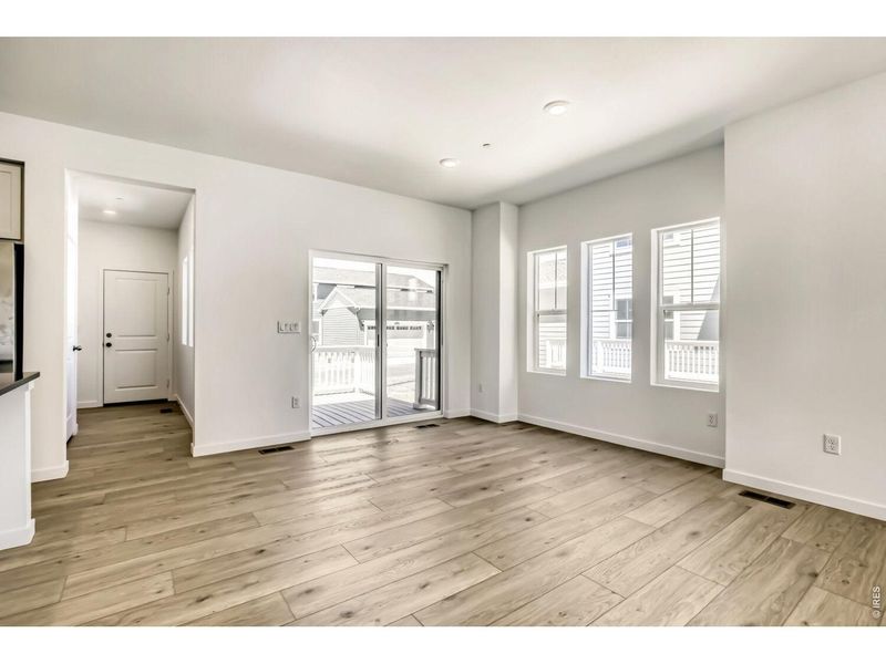 Spacious, unfurnished interior of a new home in Timber Lark, Fort Collins (Image 8).