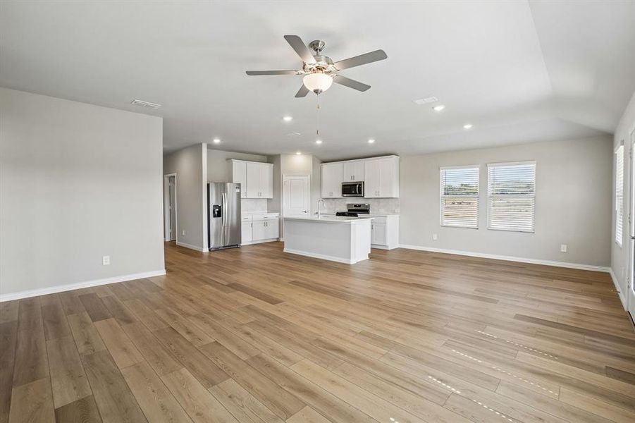 Spacious, unfurnished interior of a new home in Stella Hills, Denton (Image 21).