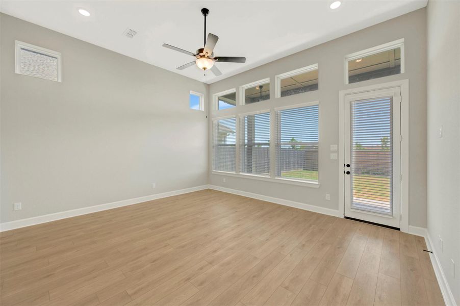 Spacious, unfurnished interior of a new home in Harvest Green - Reserve Collection, Richmond (Image 18).
