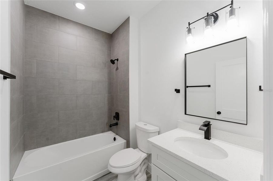 Spacious, unfurnished interior of a new home in , Ocala (Image 27).