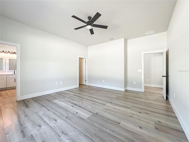 Spacious, unfurnished interior of a new home in , Dunnellon (Image 12).