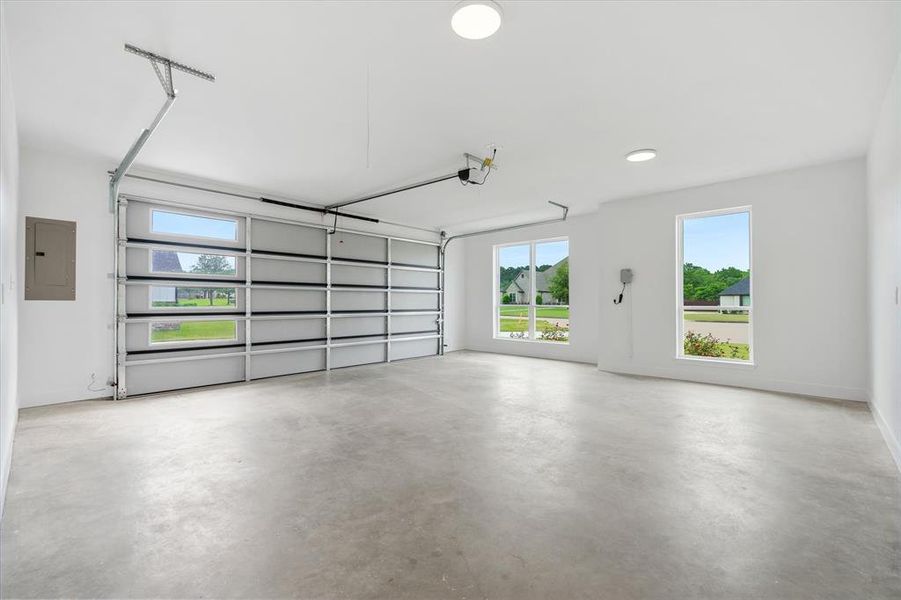 Spacious, unfurnished interior of a new home in , Tyler (Image 33).