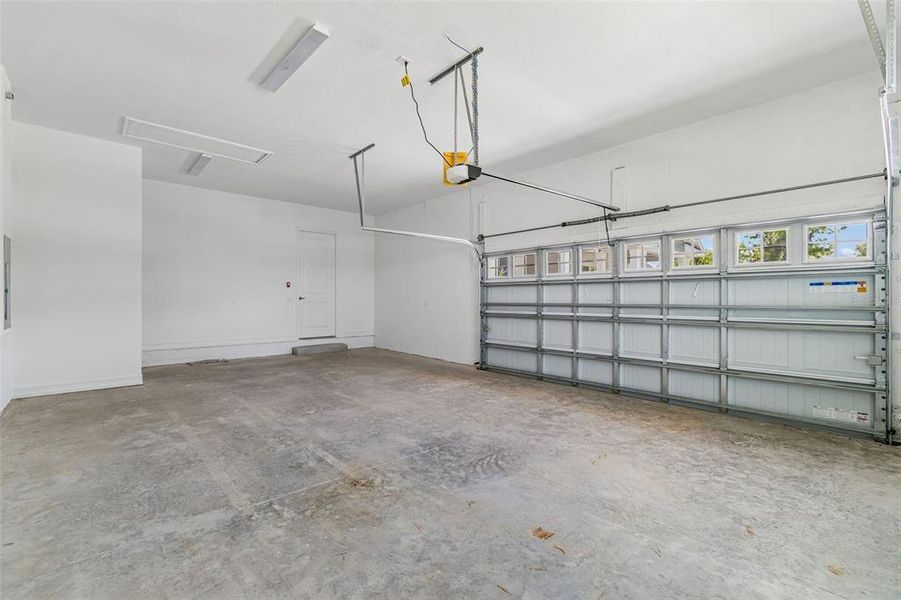 Spacious, unfurnished interior of a new home in Southern Hills Plantation, Brooksville (Image 23). Spacious, unfurnished interior of a new home in Southern Hills Plantation, Brooksville (Image 23).