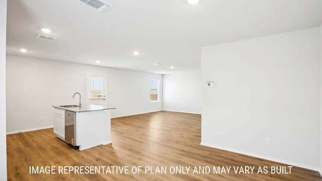 Spacious, unfurnished interior of a new home in Reynolds Crossing, Killeen (Image 12).