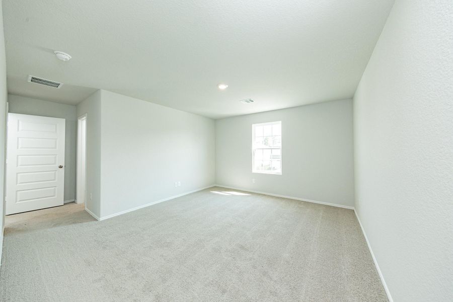 Spacious, unfurnished interior of a new home in Townsend Reserve, Splendora (Image 7).