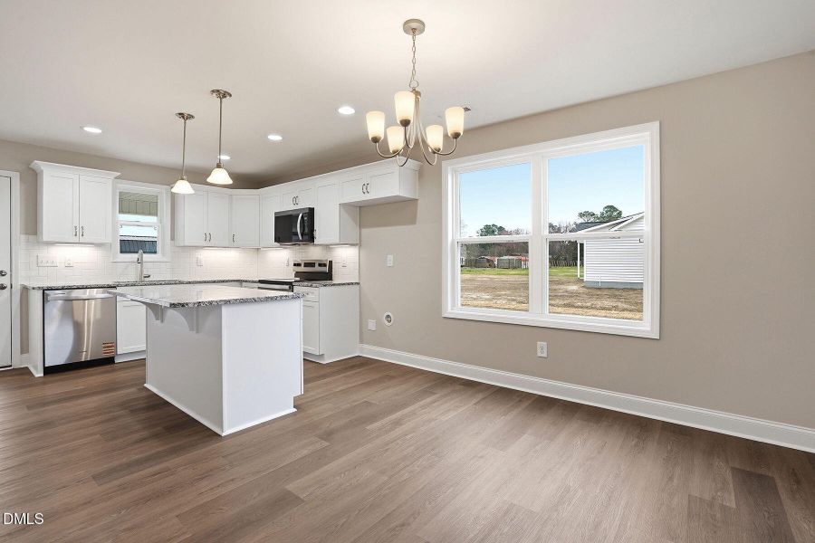 12-web-or-mls-248 Rae St-24