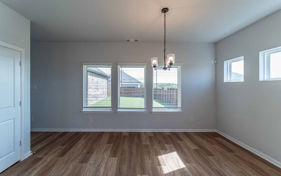 Spacious, unfurnished interior of a new home in Solterra, Mesquite (Image 9).