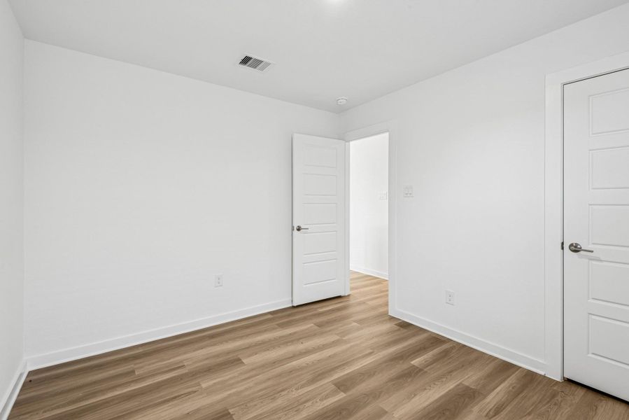 Spacious, unfurnished interior of a new home in Ambrose, La Marque (Image 24).