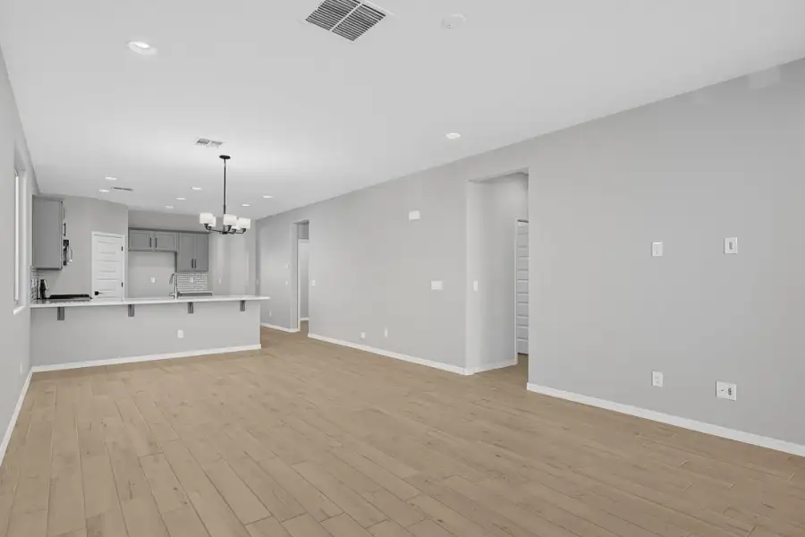 Spacious, unfurnished interior of a new home in Allen Ranches, Litchfield Park (Image 14).