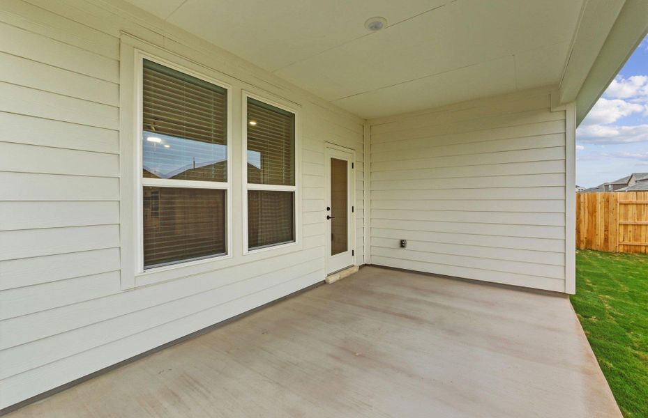 Exterior details and patio area of a home in Sunfield, Buda (Image 19).