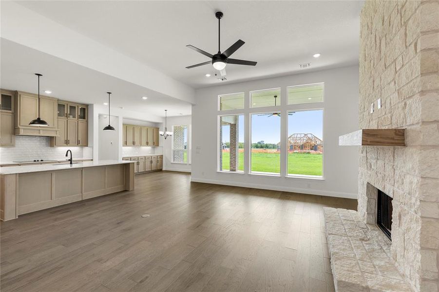 12. 335 Waterview - Family