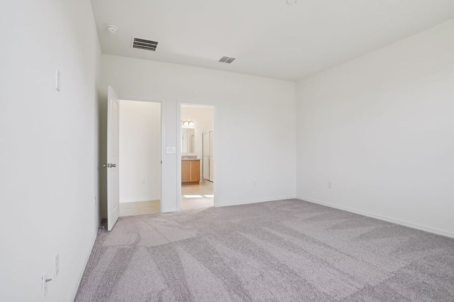 Spacious, unfurnished interior of a new home in Silver Lake Estates II, Leesburg (Image 15). Spacious, unfurnished interior of a new home in Silver Lake Estates II, Leesburg (Image 15).