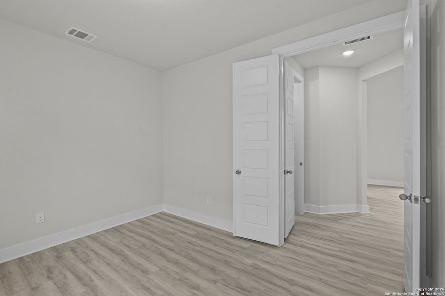 Spacious, unfurnished interior of a new home in Veramendi, New Braunfels (Image 25).