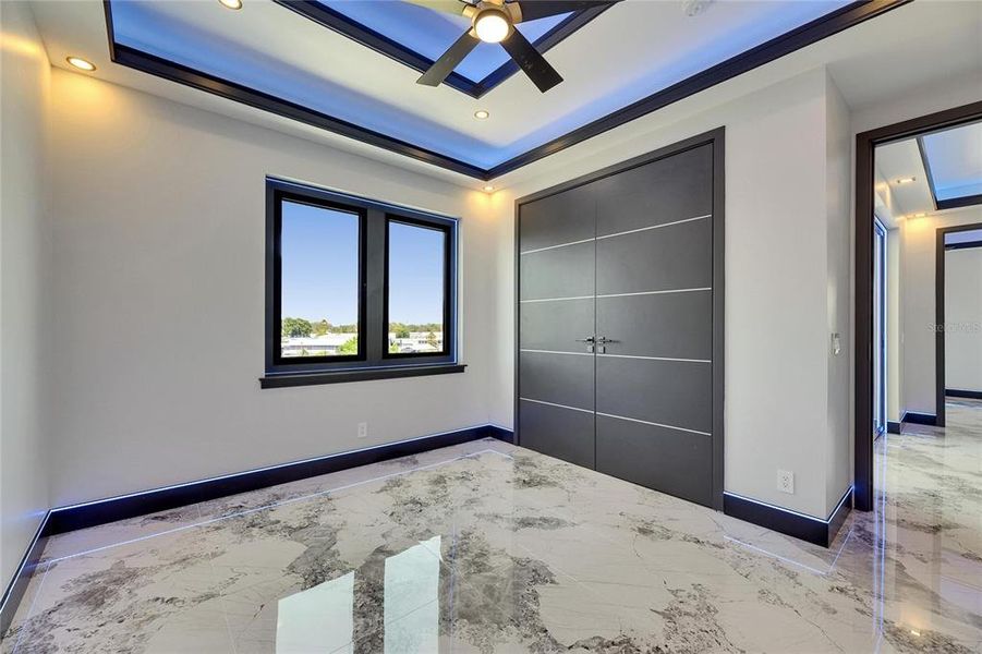 Spacious, unfurnished interior of a new home in , Apollo Beach (Image 32).