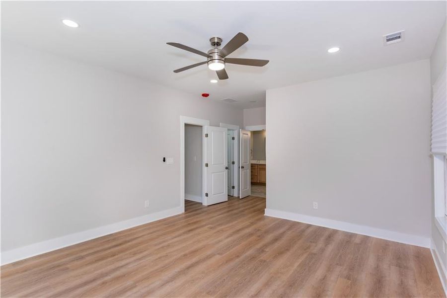 Spacious, unfurnished interior of a new home in , East Point (Image 39).
