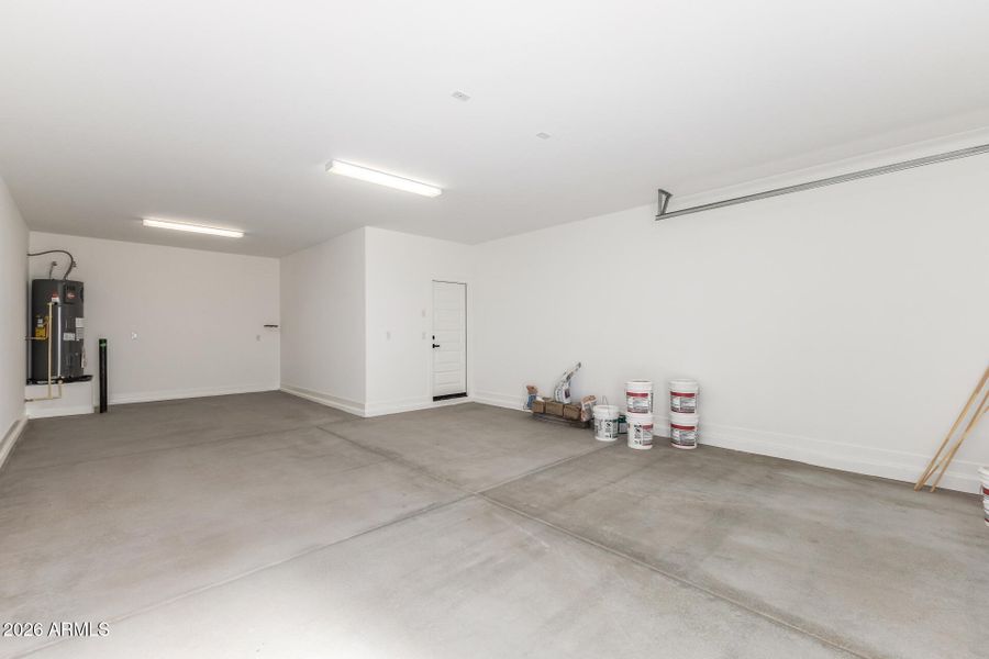 2-1/2 Car Garage 2-1/2 Car Garage