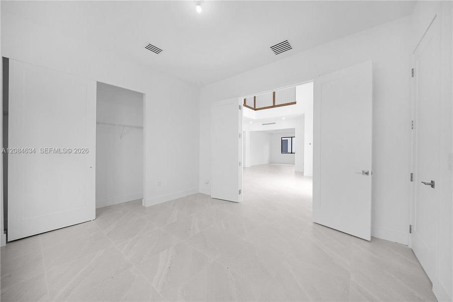Spacious, unfurnished interior of a new home in , Miami (Image 24).