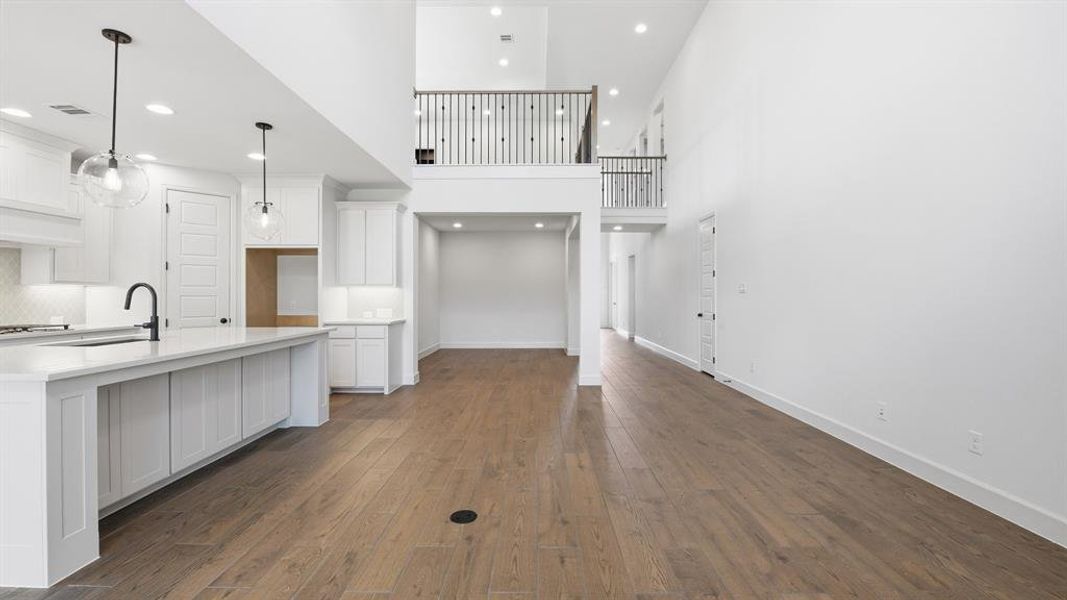 Spacious, unfurnished interior of a new home in The Heights at Uptown Celina, Celina (Image 16).