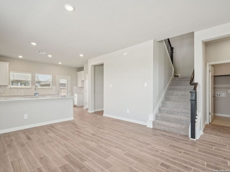 Spacious, unfurnished interior of a new home in Royal Crest, San Antonio (Image 23).