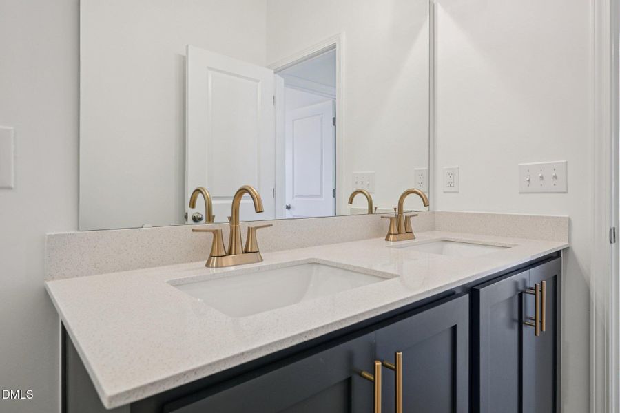 33-web-or-mls-Ken Dr-S2402-033