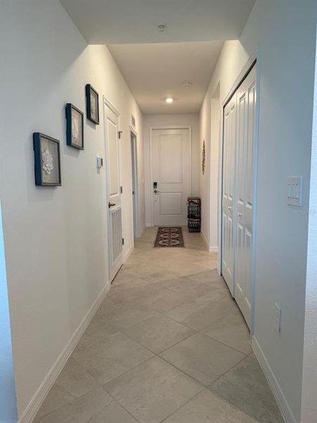 Spacious, unfurnished interior of a new home in , Venice (Image 14).