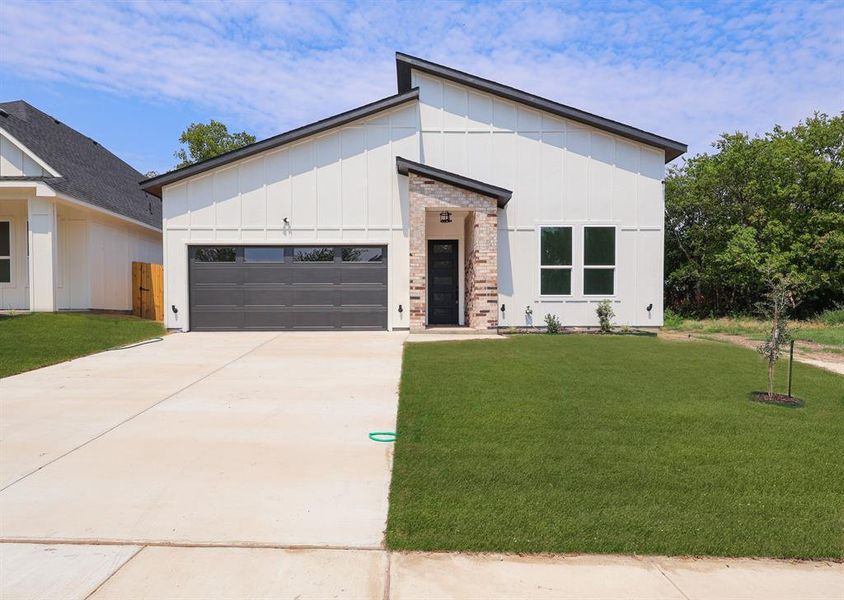 Front exterior of a new home in , Fort Worth, TX, highlighting curb appeal (Image 2). Front exterior of a new home in , Fort Worth, TX, highlighting curb appeal (Image 2).