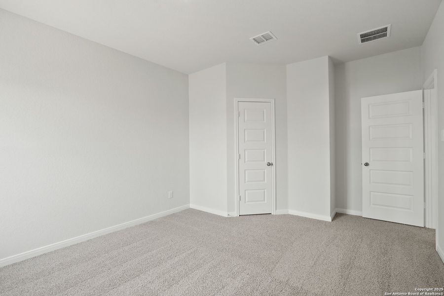 Spacious, unfurnished interior of a new home in Melissa Ranch, San Antonio (Image 14).