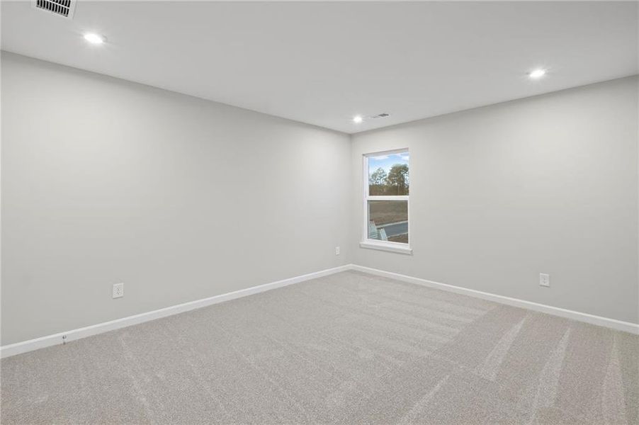 Spacious, unfurnished interior of a new home in Pickens Bluff, Hiram (Image 20).