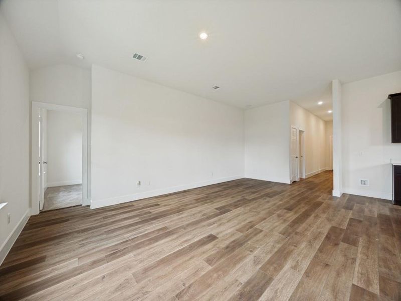 Spacious, unfurnished interior of a new home in Pebblebrook, Sherman (Image 8).