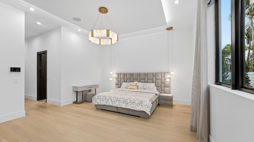 MASTER BEDROOM DOWNSTAIRS