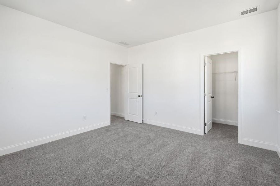 Spacious, unfurnished interior of a new home in Oakmead, Buford (Image 23).