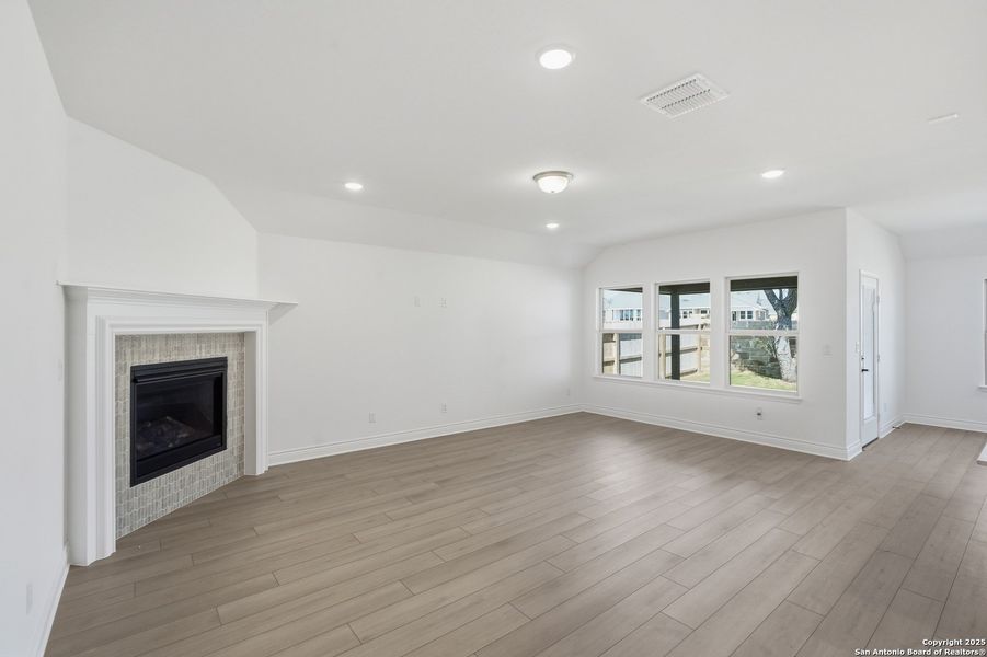 Spacious, unfurnished interior of a new home in Davis Ranch, San Antonio (Image 22). Spacious, unfurnished interior of a new home in Davis Ranch, San Antonio (Image 22).