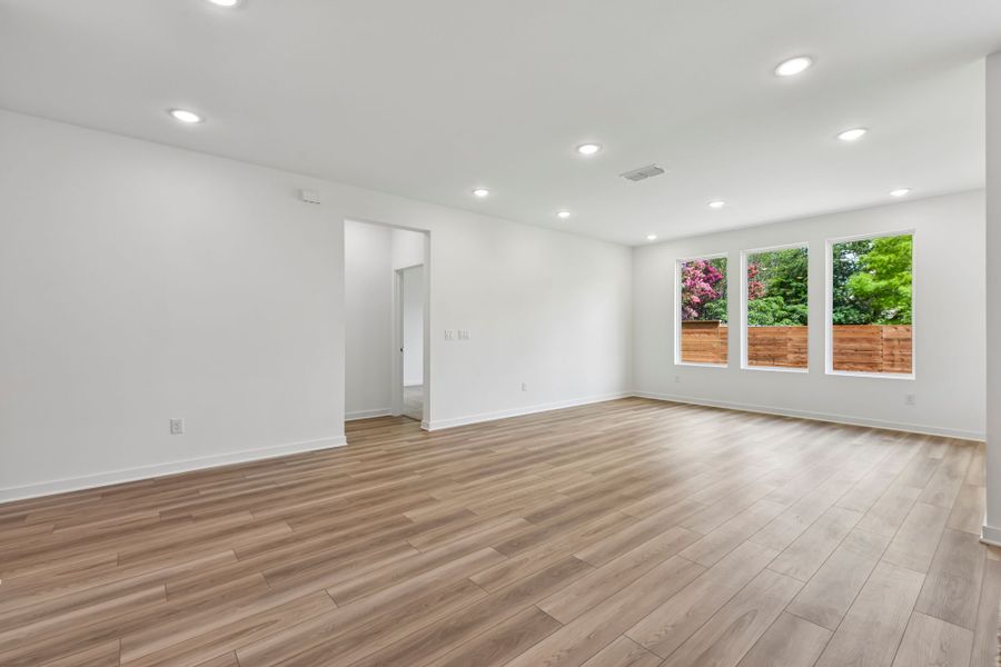 Spacious, unfurnished interior of a new home in Parkton Square, Kyle (Image 16).