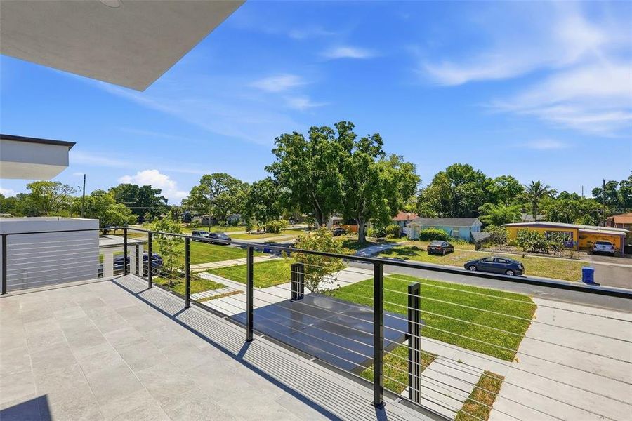 Exterior details and patio area of a home in , St. Petersburg (Image 3).