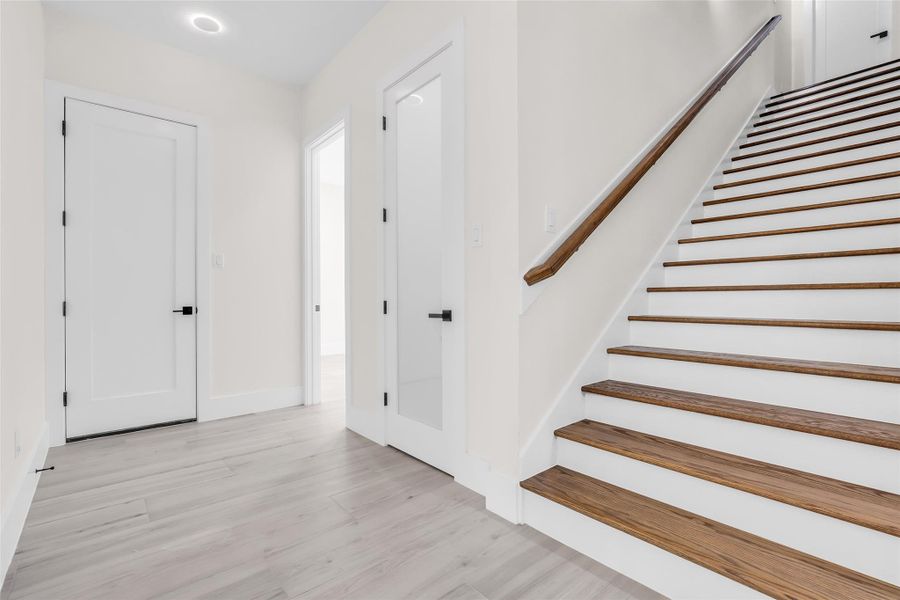 Spacious, unfurnished interior of a new home in , Tomball (Image 38).