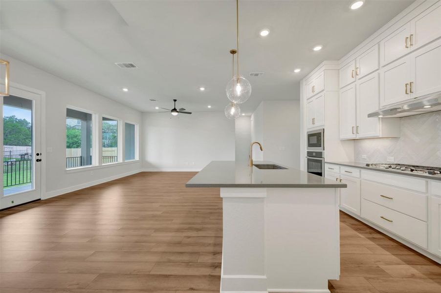Kitchen - Family Room Kitchen - Family Room