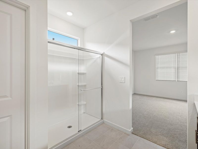 Spacious, unfurnished interior of a new home in Mountain View Estates Reserve Series, Buckeye (Image 9).