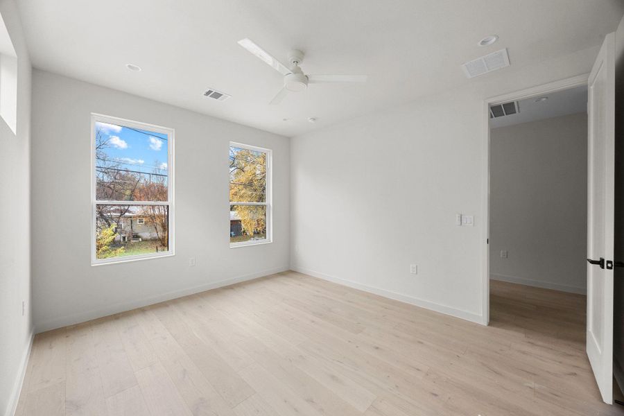 Spacious, unfurnished interior of a new home in , Austin (Image 25).