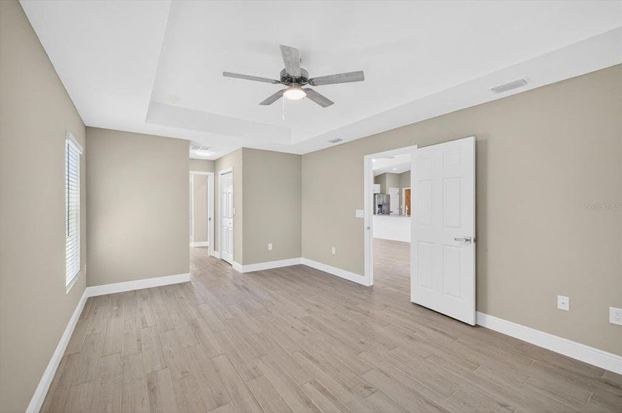 Spacious, unfurnished interior of a new home in , Weeki Wachee (Image 26).