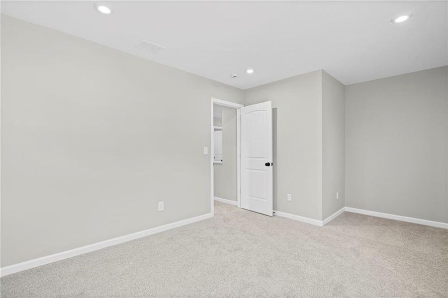 Spacious, unfurnished interior of a new home in Sage Woods, Dallas (Image 26).