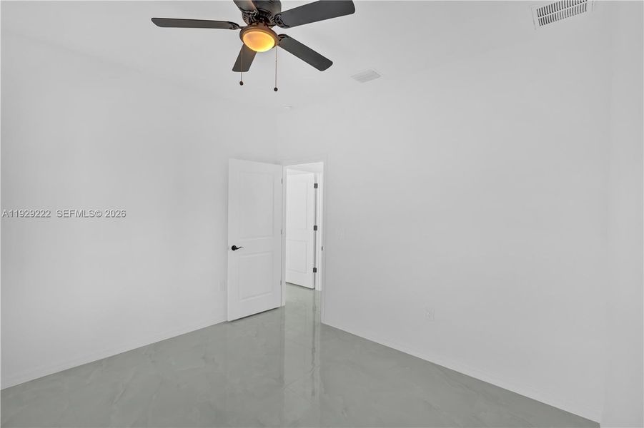 Spacious, unfurnished interior of a new home in , Punta Gorda (Image 34).