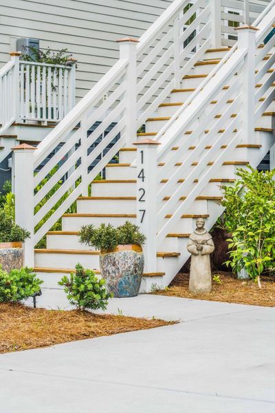 Condo located in Mount Pleasant, SC showcasing its design and architecture (Image 5).