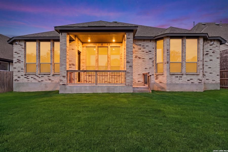 Exterior details and patio area of a home in Davis Ranch, San Antonio (Image 3).