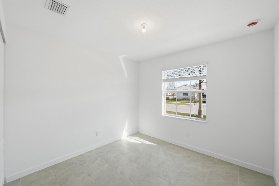 Prices, dimensions and features may vary and are subject to change. Photos are for illustrative purposes only. Prices, dimensions and features may vary and are subject to change. Photos are for illustrative purposes only.