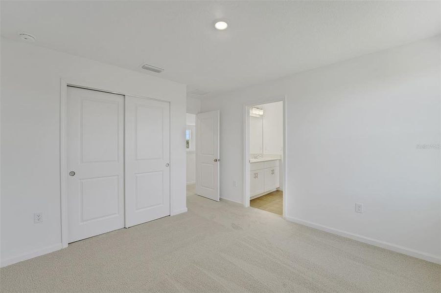 Spacious, unfurnished interior of a new home in Willowbrook North, Winter Haven (Image 39).