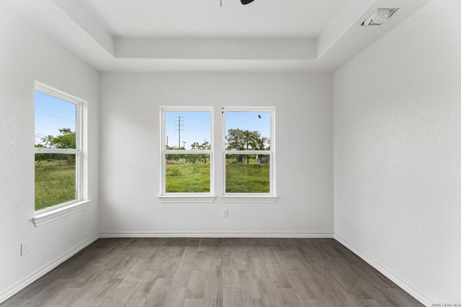 Spacious, unfurnished interior of a new home in , Natalia (Image 14).