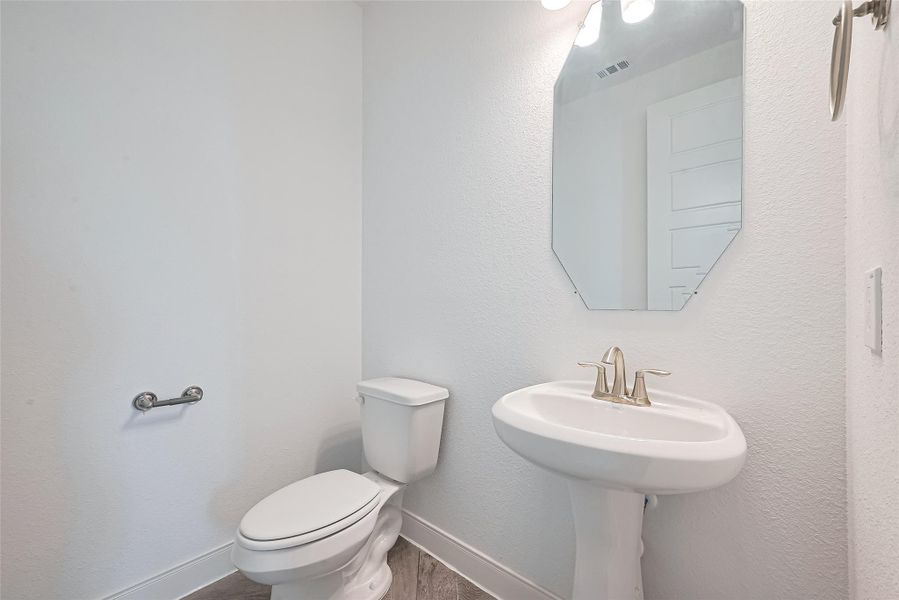 Furnished interior view inside a new home in Lago Mar, Texas City (Image 11).