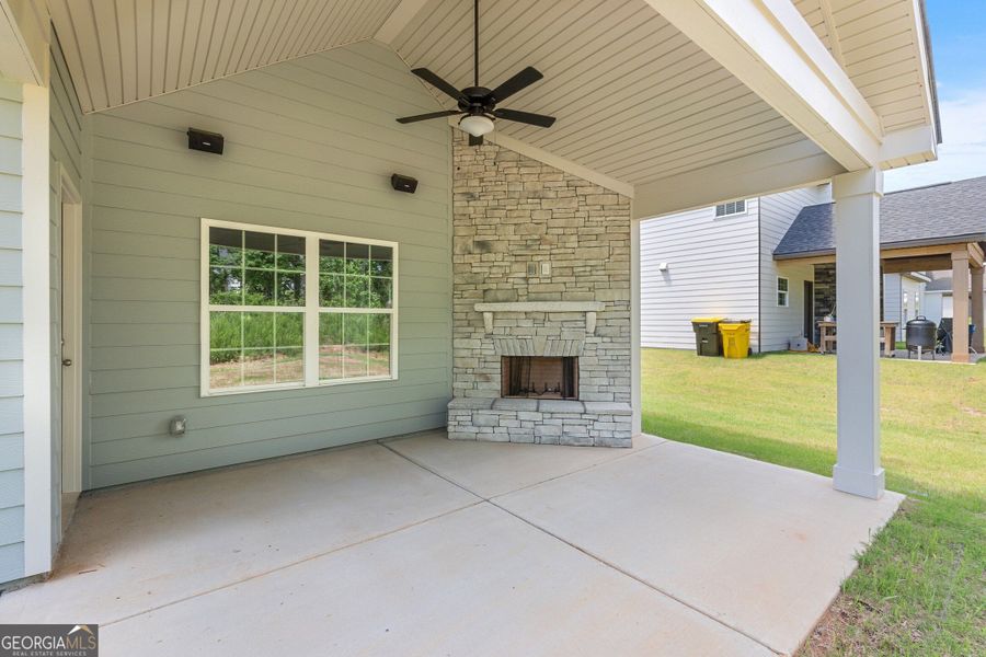 Exterior details and patio area of a home in Juliette Crossing, Forsyth (Image 32).