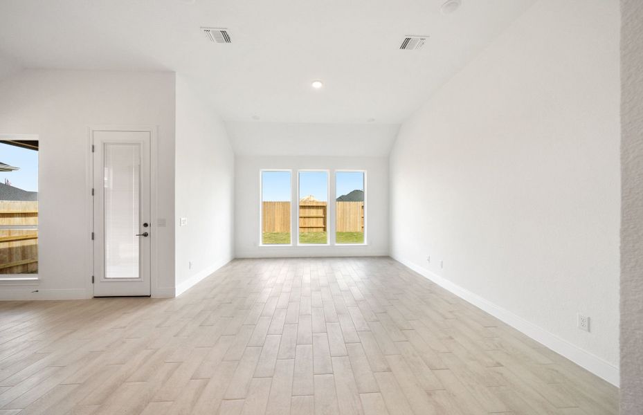 Representative unfurnished interior of a home built from the Chilton by Pulte Homes in Saddleback at Santa Rita Ranch, Liberty Hill (Image 15).