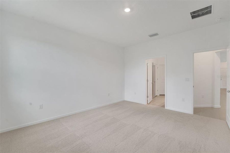 Spacious, unfurnished interior of a new home in Cypress Park Estates, Haines City (Image 31).